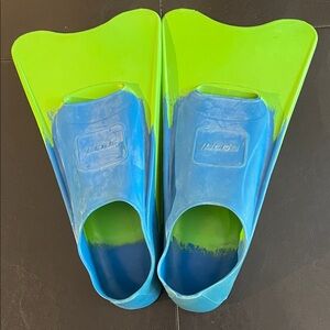 Hydro Swim Fins - Vibrant Green and Blue size M 5-6/W 6-7